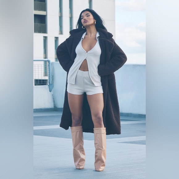 PrettyLittleThing-Oatmeal Brushed Rib Collared Top - Picture 3 of 6